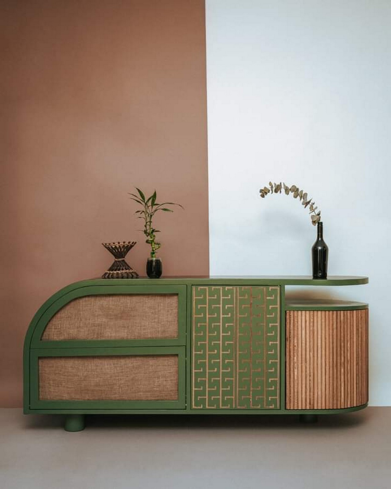 Mueble a medida en madera natural en Medellín